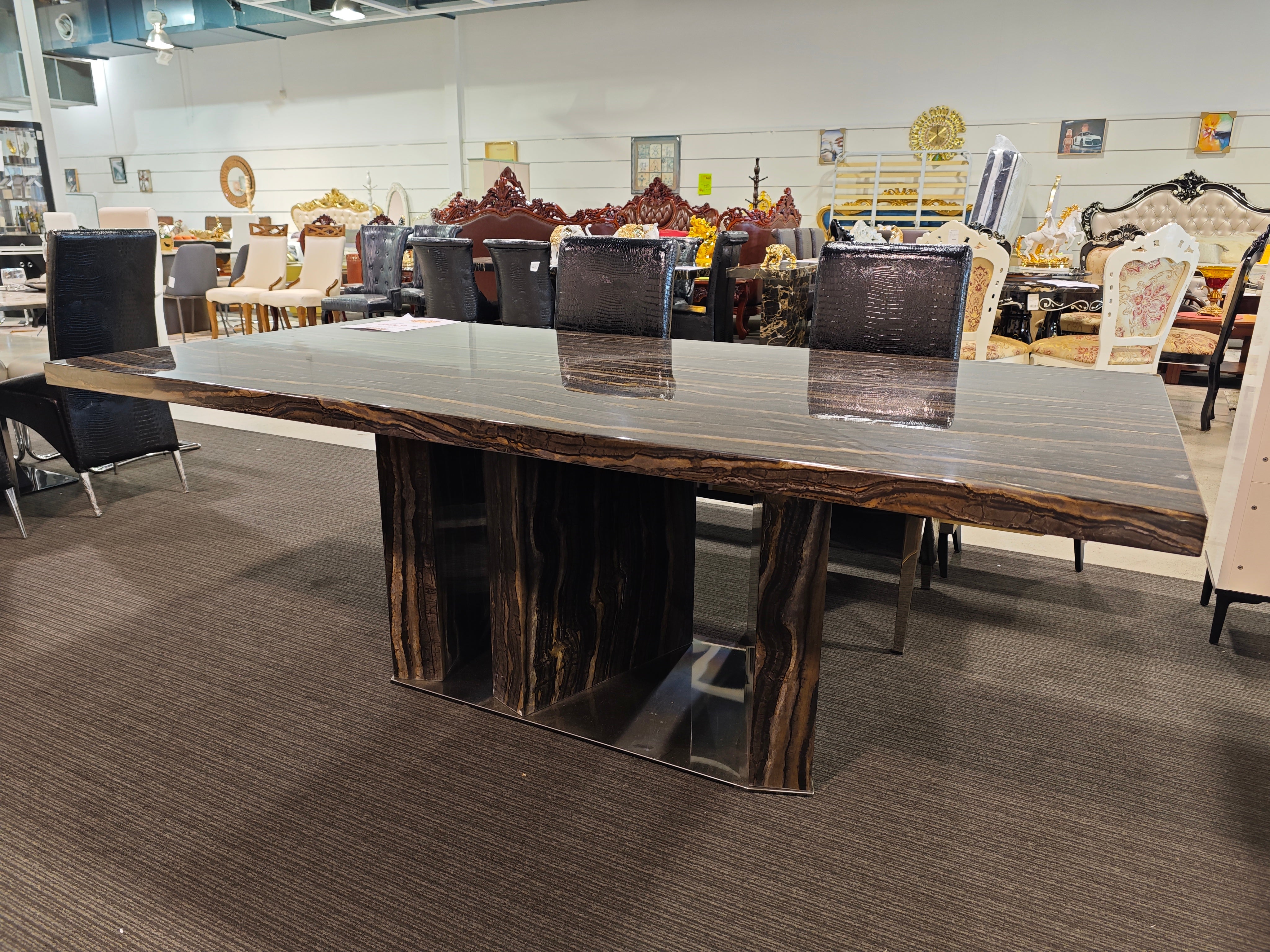 Moderna Marble Dining Table Floor Clearance!